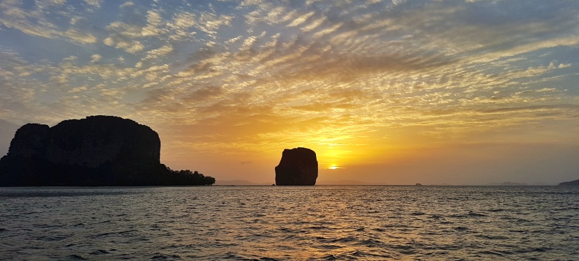 Krabi Sunset Tour and Snorkeling with the Biolumiscent Planktons